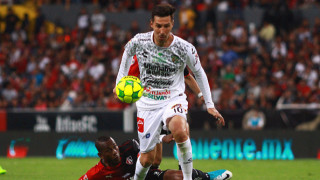 Приятелят на парагвайската красавица Лариса Рикелме и бивш национал