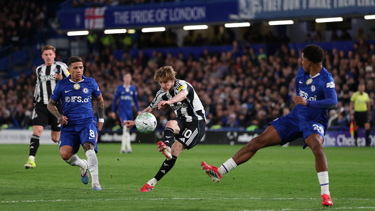 Челси се спъна в Нюкасъл и пропусна да се изравни с Вила и Юнайтед