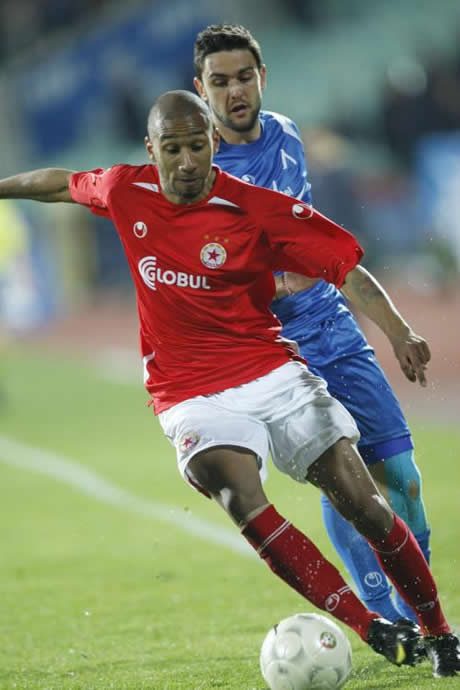 Гаджев аут от групата за Гент