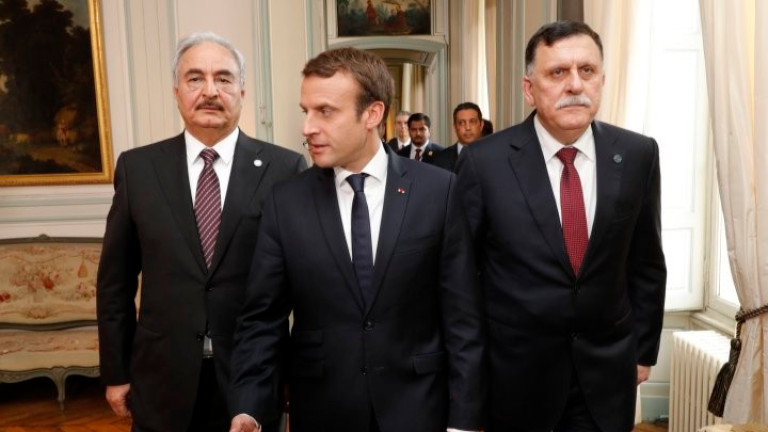 Премиерът на Либия Файез Сарадж и командирът Халифа Хафтар се