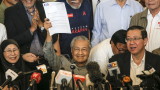  Опозицията в Малайзия с първа изборна победа от 60 година 