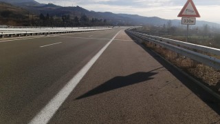 До края на август движението по 8 километров участък от пътя