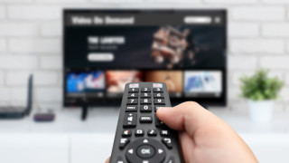 Световни медийни гиганти се борят за оцеляване. Защо?