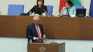Редица парламентарни нарушения белязаха изслушването на служебния премиер Димитър Главчев