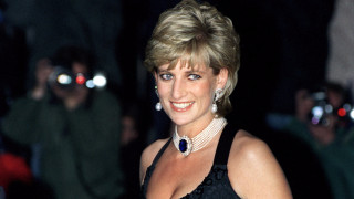 През 1991 ва в лондонския дворец Кенсингтън Даяна Принцесата на Уелс
