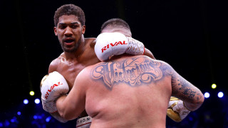 Световният шампион по бокс в тежка категория на WBA Super