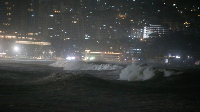 Тайфунът Ханун достигна югоизточното крайбрежие на Южна Корея в четвъртък,