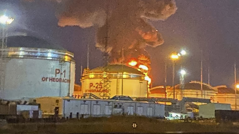 Пожар е избухнал в петролна база в град Клинци в