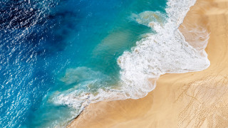 Океанът изхвърли пет пакета с кокаин на няколко плажа в