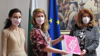 12 те кризисни центъра за настаняване на жени пострадали от насилие