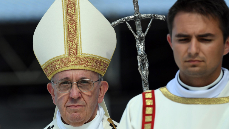 Да не свързваме исляма с насилието, призова папата