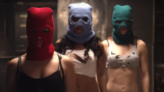 Две от изпълнителките на протестната руска пънк група Pussy Riot