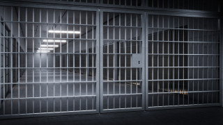 Италиански затворник е стрелял по затворници през решетките на килията