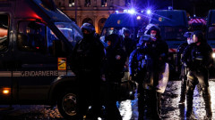 Мъж с нож взе две жени за заложници в Париж