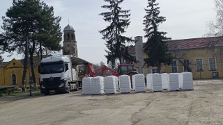 Жителите на великотърновското село Стрелец получиха 4 660 бутилки по