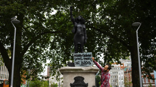 Статуята на търговеца на роби Едуард Колстън е заменена в