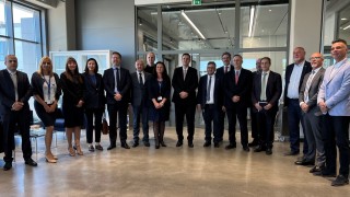 Икономическият министър Никола Стоянов показа възможностите за инвестиции в индустриална