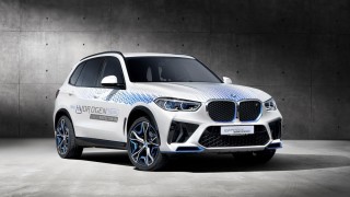 BMW не се отказва от водорода, залагайки на емблематичен модел