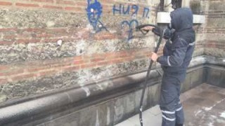 Премахват графитите от фасадата на столичния храм Св Седмочисленици съобщиха