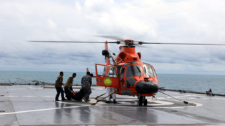 Извадиха още тела от падналия самолет в Яванско море