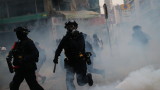  Полицията в Хонконг още веднъж използва сълзотворен газ и водни оръдия 