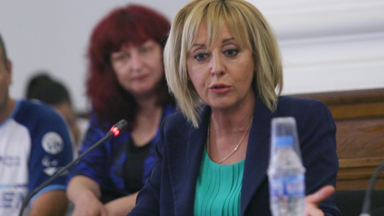 Манолова възмутена от арогантната кибератака срещу гражданите