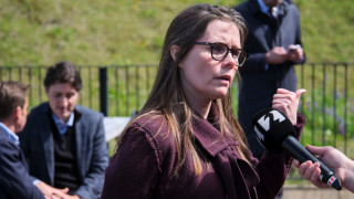 Исландският министър председател Катрин Якобсдотир обяви оставката си в петък и