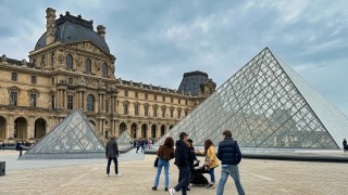 Най-известните кражби в Лувъра: от “Мона Лиза” до смелия обир на бижута през октомври 2025 г.