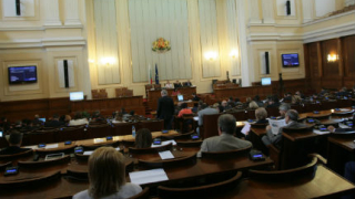 Вкарват голяма група деца с увреждания в нормалните училища