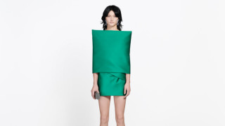 Balenciaga редовно ни провокират или с обувки или с дрехи които