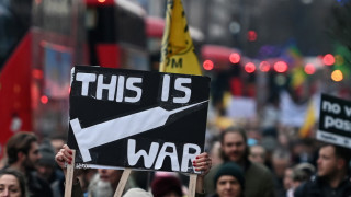 Антивакс и антиваксъри се използва за описание на лице или група които