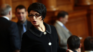 Десислава Атанасова от ГЕРБ заподозря че председателят на ПГ на