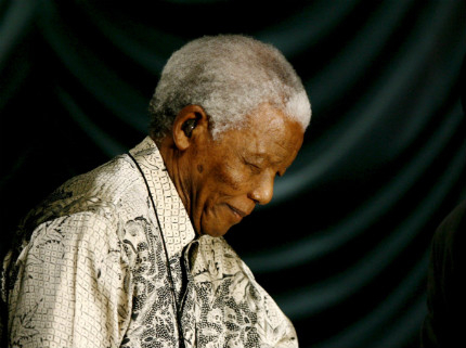 От президентството на ЮАР опровергаха, че Мандела е изписан