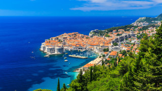 Според сайта за технологични новини Nerdist между Междузвездни войни Последните джедаи и