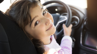 Дете подкара лек автомобил и предизвика катастрофа в Димитровград съобщиха