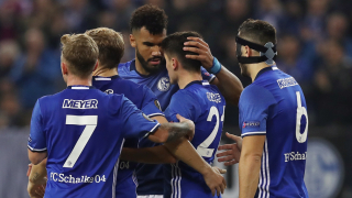 Интересна иновация: С новата фланелка на Шалке можеш да си купиш бира