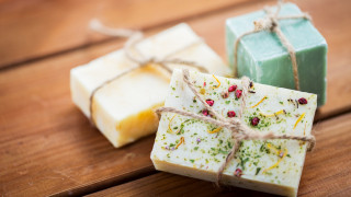 Домашният сапун на баба от свинска мас може вече за