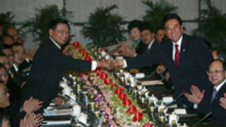 Китай и Тайван стиснаха ръце в името на икономиката