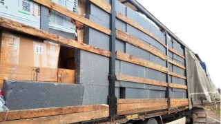 Митничари задържаха 18 697 контрабандни дрехи при проверка на ГКПП