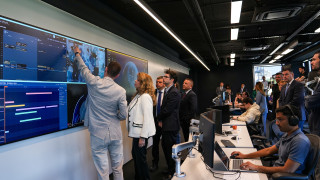 Президентът Илияна Йотова посети космическия център на българската компания ЕндуроСат