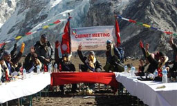 Кабинетът на Непал заседава на Еверест 