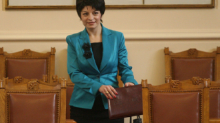 Парламентът спря идеята на министър Атанасова за здравно неосигурените