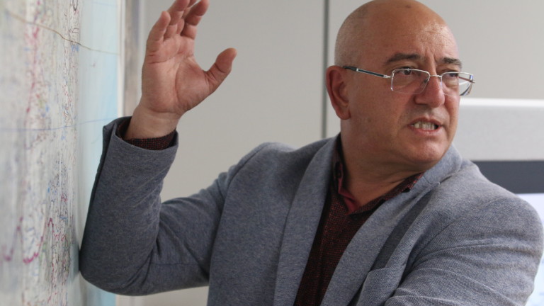 Ревизоро работи за всички, но едни го харесвали, други му казвали: „мутра“
