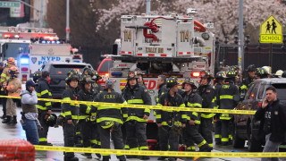 Най малко 13 души са били простреляни в метростанция в Бруклин