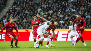 Щутгард взе точка на Гладбах след геройско опълчение