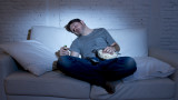 Сънят, заспиването пред телевизора, мозъчната активност и как ни вреди