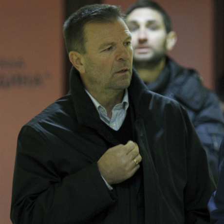 Стойчо Младенов се изправя срещу Цимбика