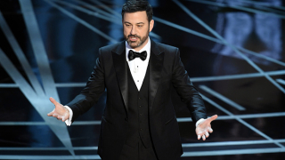 на нощната си сцена тази вечер и призова зрителите да