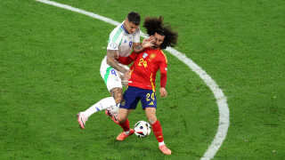 Защитникът на испанския национален отбор Марк Кукурея и съпругата