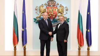 Абсурдно е Тази позиция изрази президентът Румен Радев на среща